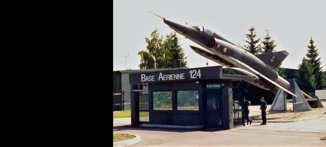 1992.- L'entrée de la base d'Entzheim.
